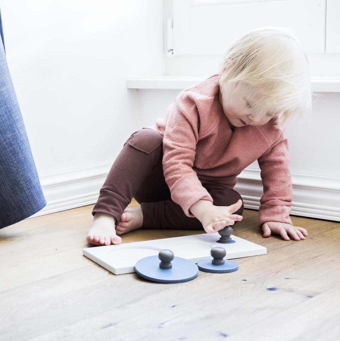 Solid Montessori Wood Shape Puzzle - Circles in Various Sizes